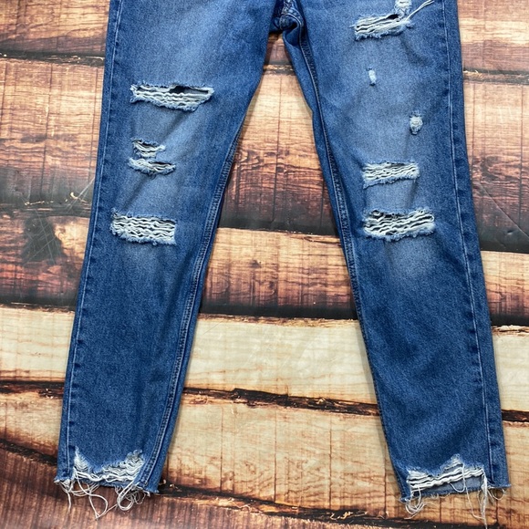 RELISTED H&M High Waisted Mom Jeans Destruct - Picture 3 of 9